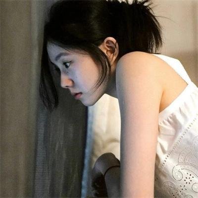 他从火光中走来